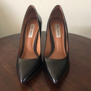 Black Steve Madden leather pumps
